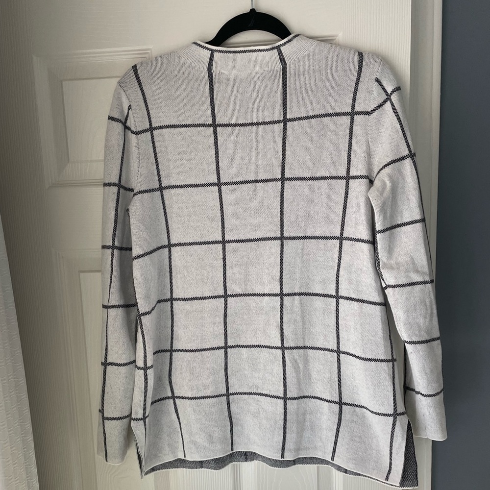 Loft M sweater white and black plaid
